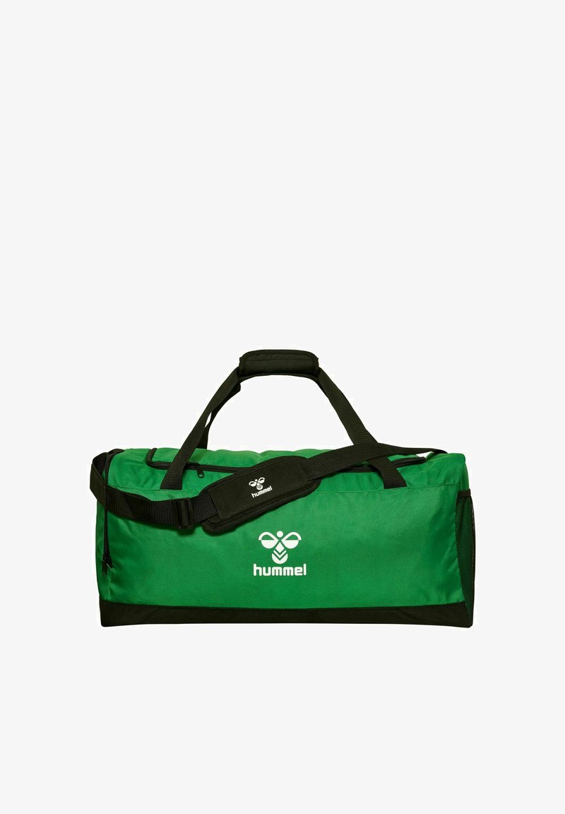 Bolso de lona verde con acentos negros, que presenta un logo, doble asa y correa de hombro ajustable. Fabricado con material duradero.