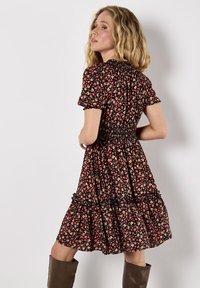 Apricot DITSY FLORAL SMOCKED  - Freizeitkleid - orange
