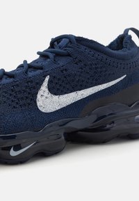 Nike Sportswear AIR VAPORMAX 2023 FLYKNIT - Trainers - midnight navy/white/blue void