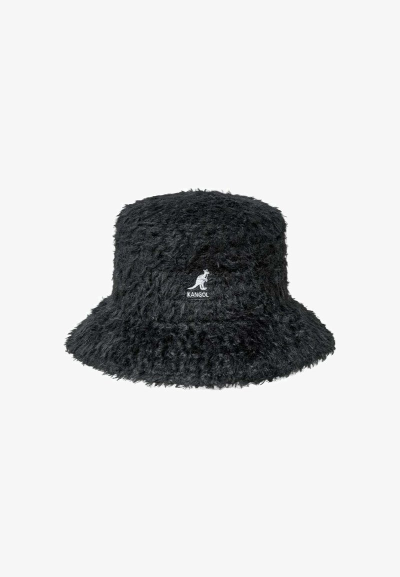 Schwarzer Bucket Hat aus weichem, strukturiertem Stoff mit einem flauschigen Finish. Mit einem weißen, gestickten Kangol-Logo auf der Vorderseite.