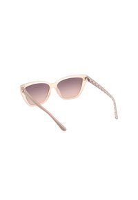 Ochelari de soare tip cat-eye cu un cadru transparent roz deschis, lentile cu gradient și detalii cu motive pe tâmple. Textură netedă, design elegant.