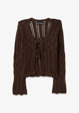 Bruine gebreide cardigan met diamant- en verticale opengewerkte patronen, striksluiting aan de voorkant en een geschulpte zoom en mouwen.