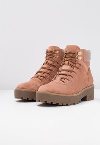 Even&Odd Kotníkové boty na platformě - beige