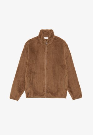 Brun, fluffy fleecejakke med høj krave, frontlynt og sidelommer. Blød tekstur; afslappet pasform; minimalistisk design.