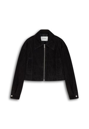 Zwarte cropped jas van suede, met een rits aan de voorkant, grote kraag, accentstiksel en drukknoopsluitingen op de mouwen.