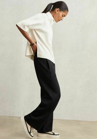 Reiss Verryttelyhousut - black