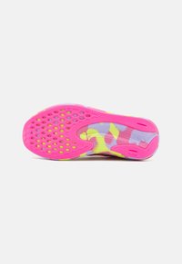 ASICS NOOSA TRI 15 - Hardloopschoenen voor op de weg - hot pink/safety yellow