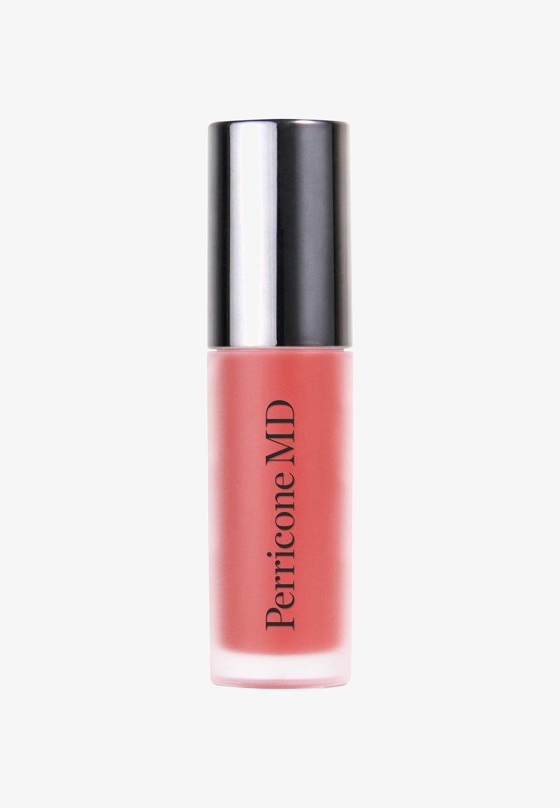 Produit à lèvres Perricone MD dans un contenant rose translucide avec un capuchon métallique noir ; présente un texte noir en gras sur le côté.