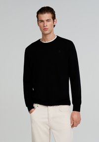 Unselected, black