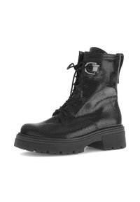 Zwarte veterschoenen tot de enkels met een textuur van slangenleer, stevige zool en metalen hardware detail aan de zijkant.