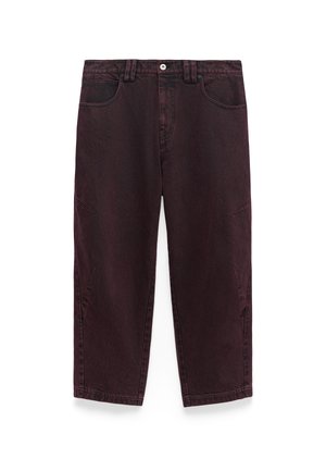 Bordeaux denim broek met een ruime pasvorm, voorzien van vijf zakken, een klassieke knoopsluiting en schuine stiksels op de benen.