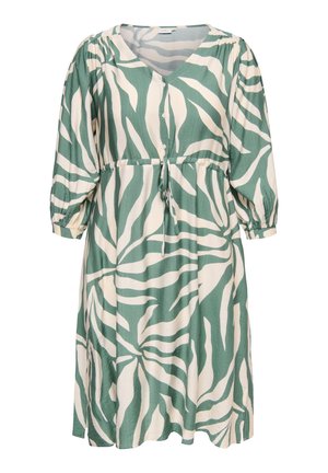 Midi-kjole med abstrakt bladmønster i grøn og hvid, V-hals, trekvartlange pufærmer, knaplukning foran og detalje med bindebånd i taljen.