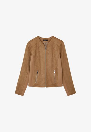 Giacca in suede marrone con maniche lunghe, chiusura frontale con zip e due tasche laterali con zip su uno sfondo bianco.