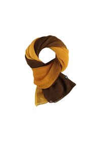 Textúrovaný, ryhovaný šál s farebnými blokmi v žltej a hnedej farbe, s twisted dizajnom. Tkanina vyzerá mäkko a ľahko.