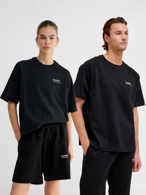 Hummel HMLTECH LOOSE BEE COOL - Sports T-shirts - black