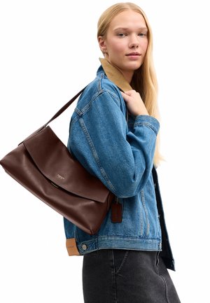 COACH, CHELSEA SHOULDER BAG 36 . - Geantă de mână - b maple