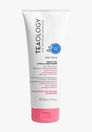 Odżywka nawilżająca Teaology Peach Tea w białej tubce, z różowymi akcentami, niebieską etykietą oraz tekstem opisującym korzyści. Pojemność 200 ml.