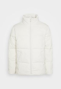 Chaqueta de plumas blanca con cuello alto y cremallera frontal completa. Presenta secciones acolchadas y una textura suave. Cuenta con bolsillos laterales.