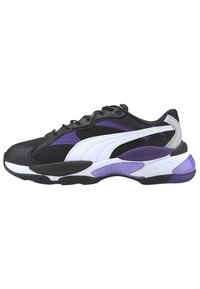 Schwarze und lila Sportschuhe mit einem Obermaterial aus Mesh, synthetischen Lederakzenten, weißen Streifen und einer gemischten Gummisohle. Mit einer abgerundeten Zehenpartie.