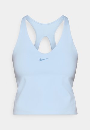 Világoskék sportmelltartó, racerback kialakítással. Simának tűnő anyagból készült, elöl egy kis kék Nike logóval. Lélegző szerkezet.