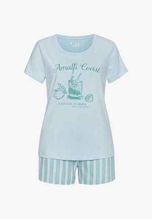 Hellblaue Baumwoll-Pyjama-Set mit einem T-Shirt mit kurzen Ärmeln und Grafik "Amalfi-Küste" sowie gestreiften Shorts in passenden Farben.