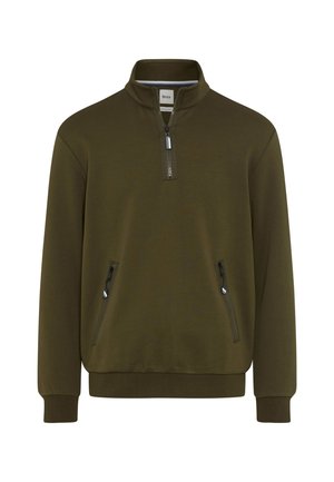 Pullover verde oliva realizzato in morbido tessuto, con colletto a mezza zip e due tasche anteriori con zip. Polsini e orlo a costine.