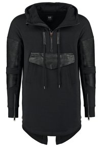 Sudadera con capucha negra con cremallera frontal, acentos de cuero en el pecho y las mangas, y detalles texturizados ribeteados en los brazos.
