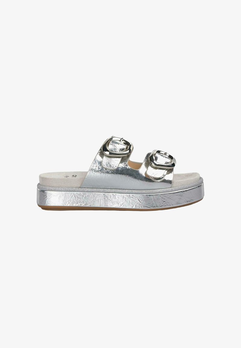 Zilveren metallic slidesandalen met twee verstelbare gespen, een dikke platformzool en een gestructureerd oppervlak. Zachte, platte voetbed voor comfort.