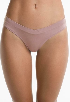 Dunne, naadloze roze bikini-slip met een hoge, overlappende taillebandontwerp. Gemaakt van zachte, rekbare stof en heeft een minimalistische snit.