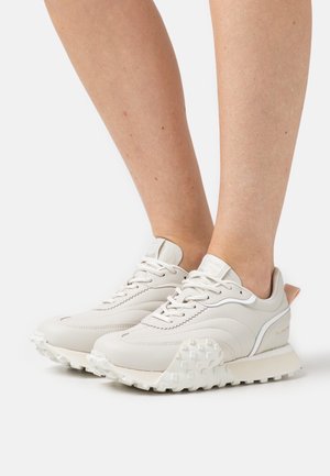 Filling Pieces, Baskets basses - off-white
