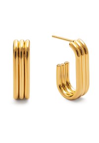 Goldfarbene Metalldraht-Ohrringe mit einem dreifachen Banddesign, das eine glatte, glänzende Textur und eine gebogene Form aufweist. Enthält einen Stift für sicheren Sitz.