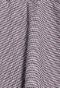 Unselected, deep mauve