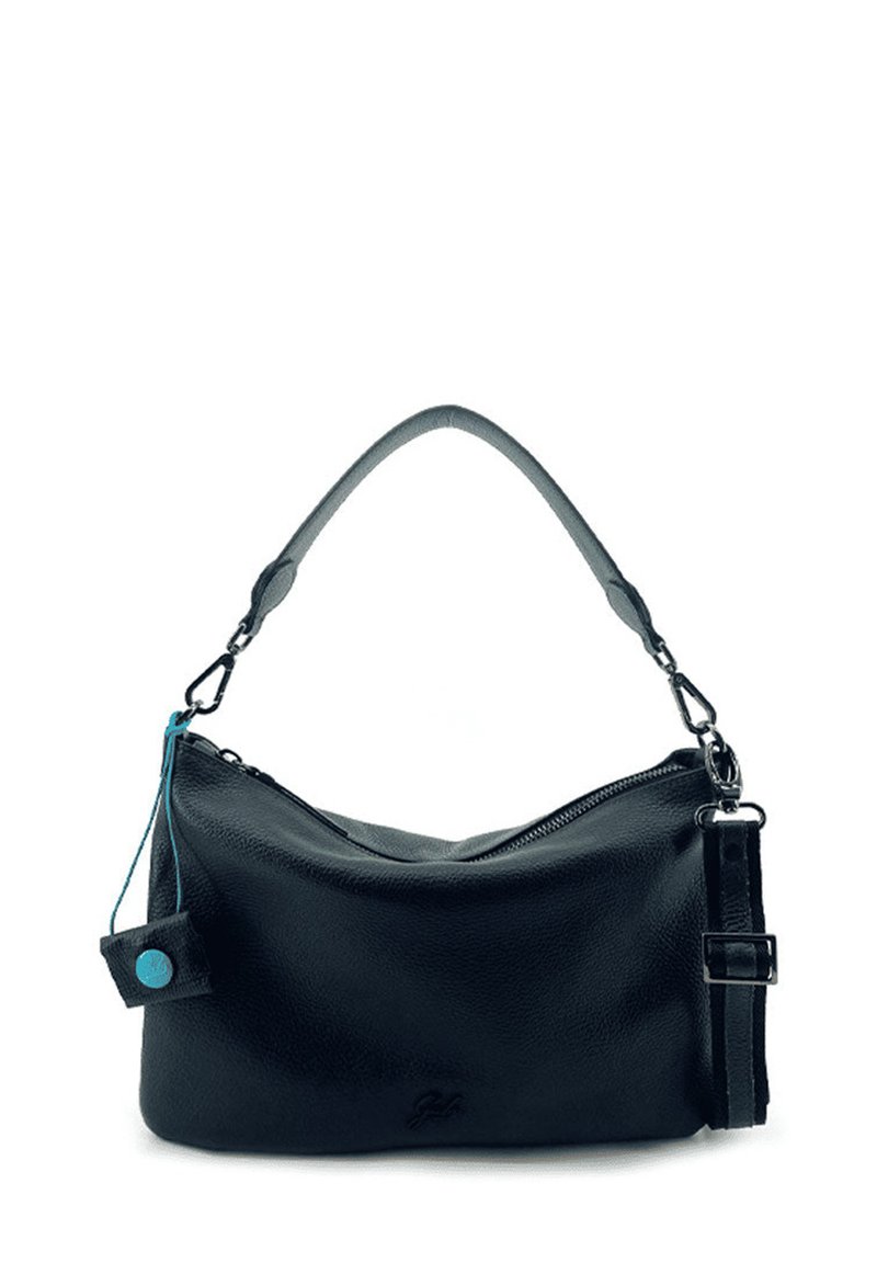 Borsa a tracolla in pelle nera con forma curva, chiusura con cerniera e tracolla rimovibile. Presenta un dettaglio blu sul tirante della cerniera e sul logo del marchio.