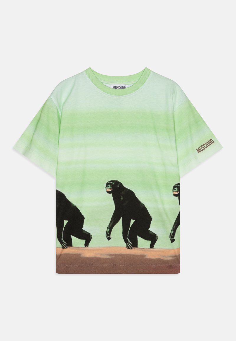 Zelený gradient tričko s čiernymi opicami ilustrovanými v rade, s okrúhlym výstrihom a logom "Moschino" v hnedej farbe na rukáve.