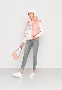ONLY RICKY SHORT REV OTW NOOS - Colete - cameo brownpeach