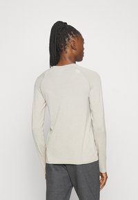 ODLO CREW NECK ESSENTIAL SEAMLESS - Top dugih rukava - silver cloud