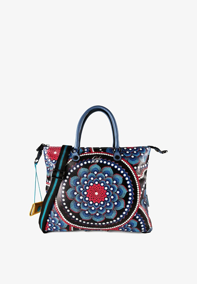 Bolso con asas de cuero azul, correa negra y un vibrante patrón de puntos circulares en rojo, azul y blanco sobre fondo negro.
