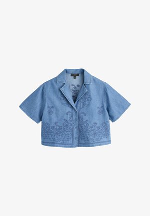 Lyseblå kortærmet denimskjorte med blomstret broderi, knapper foran og en bred krave.