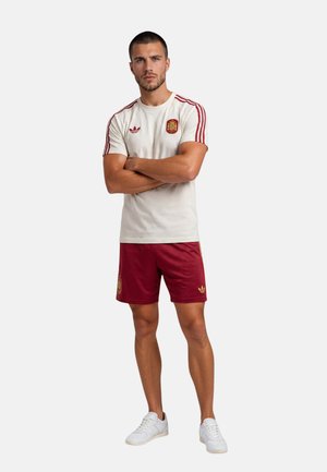 adidas Originals, CONJUNTO ADIDAS ESPAÑA - Pantalón corto de deporte - blanco