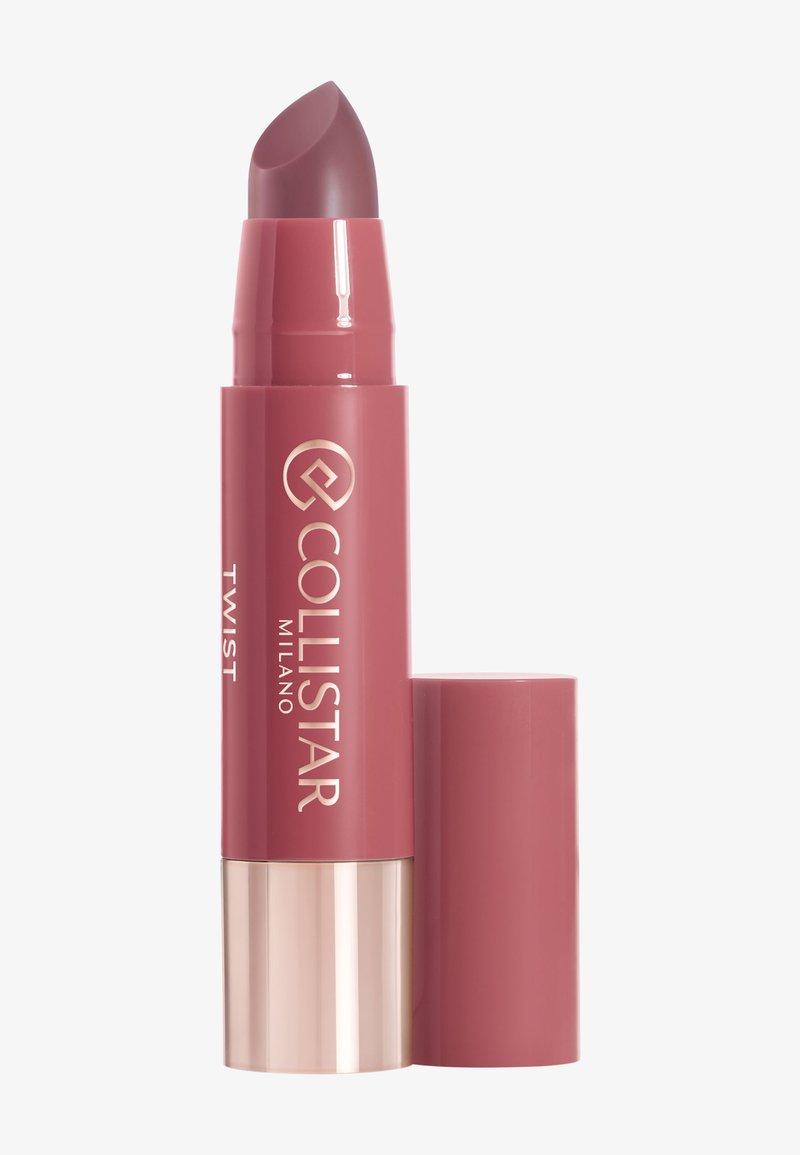 Drehbarer Lippenstift in sanftem Rosa mit einer abgerundeten Spitze, glänzendem Finish und metallisch-silbernem Akzent am Boden. Branding auf der Tube sichtbar.