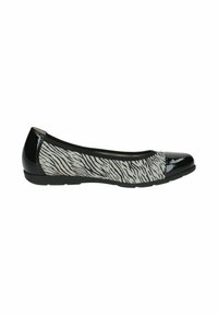 Chaussures plates noir et blanc avec un motif zèbre, bout et talon en cuir verni, texture lisse et semelle flexible.