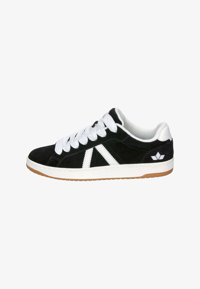 Schwarze Wildledersneaker mit weißen Schnürsenkeln, kontrastierenden weißen Seitestreifen und einer Gummisohle. Verfügt über ein kleines Logo an der Ferse.