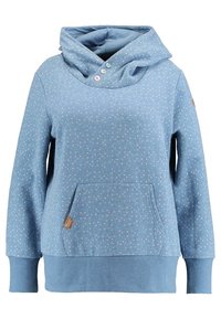 Sudadera azul clara con pequeños lunares blancos, cuello en V alto con tres botones, bolsillo tipo canguro en la parte frontal y puños y dobladillo acanalados.