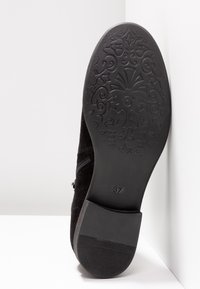 Pier One Botines bajos - black