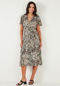 REGULAR FIT - Päevakleit - leopard
