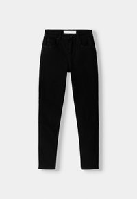 Jeans negros ajustados con botón frontal y bolsillos, extendidos sobre un fondo blanco.