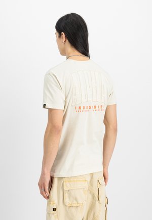 Alpha Industries COACH BACK EMBROIDERY - T-shirt con stampa - vintage white