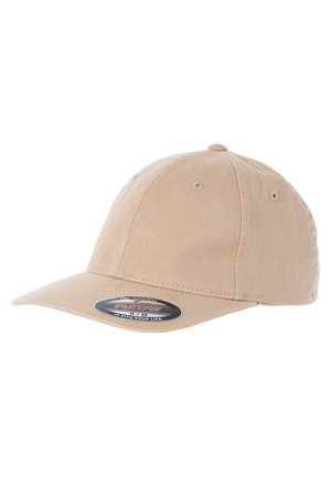Gorra de béisbol beige hecha de una mezcla de algodón, con visera curva, seis paneles y una etiqueta negra con texto blanco en la parte delantera.