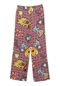 Pantaloni a gamba larga in un tessuto rosa vivace con un motivo floreale in giallo, rosso, bianco e teal. Texture liscia con una vestibilità ampia.
