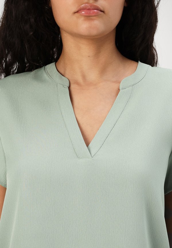 ONLELITE LIFE V NECK - Blouse4